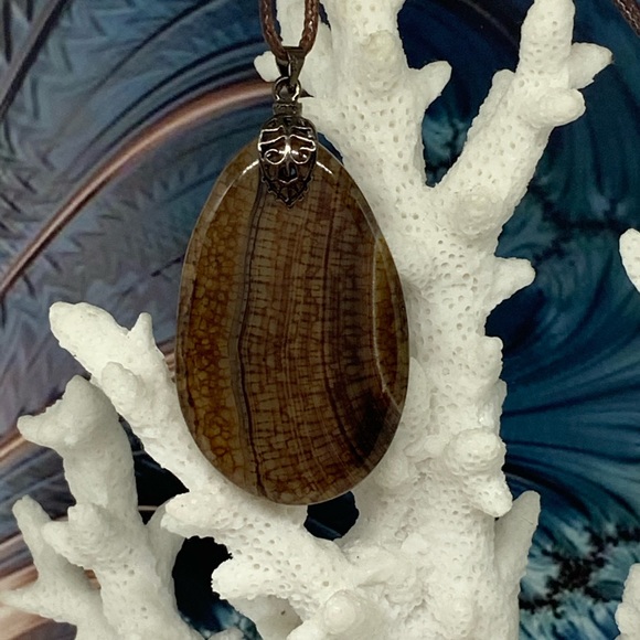 🎁 Gifted🎁 Agate Gemstone Necklace on Waxed Cord - Picture 6 of 10